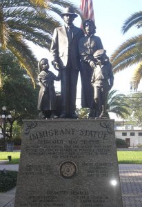 Ybor_Immigrant_statue.jpg